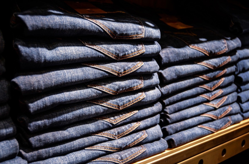 magasin-GORBIO-min_jeans_pants_blue_shop_shopping_shelf_exhibition_buy-940702